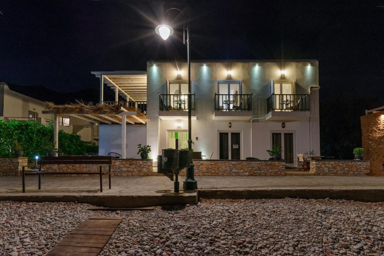 Uno Beachfront Suite Livadia  Dış mekan fotoğraf