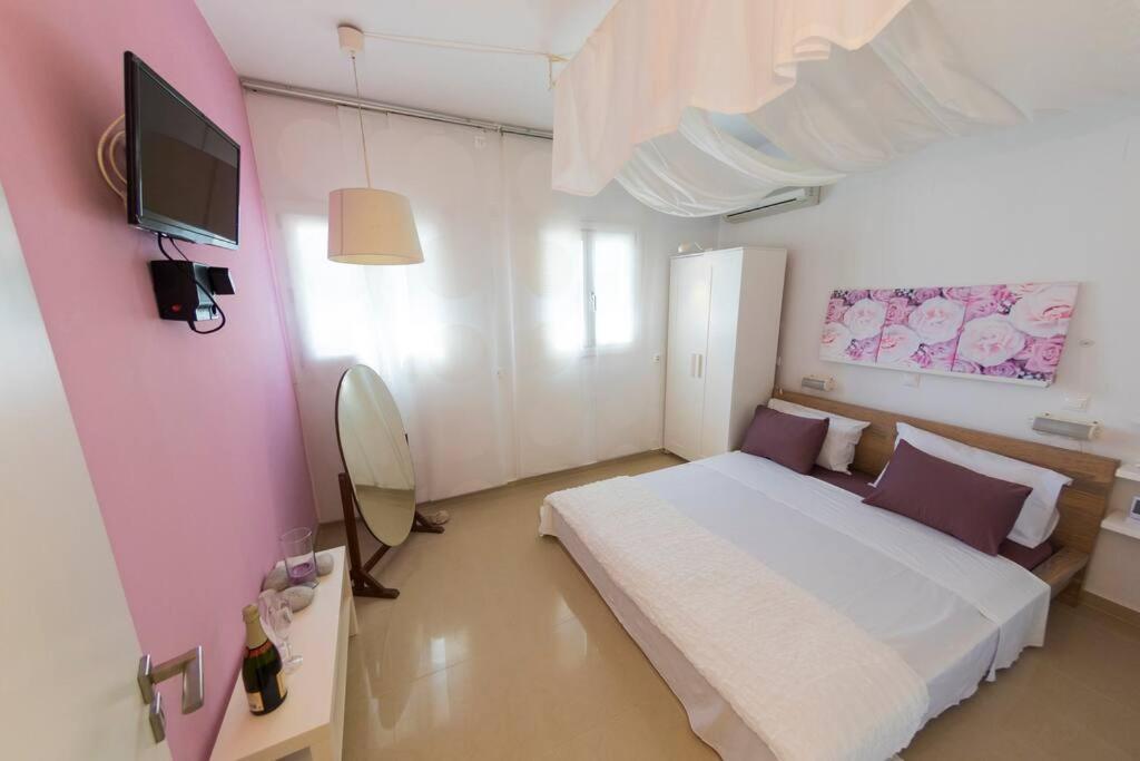 Uno Beachfront Suite Livadia  Dış mekan fotoğraf